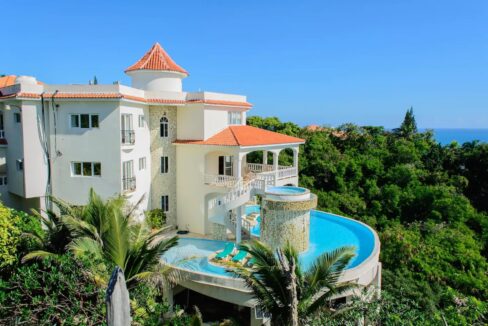 Cofresi hilltop villa for sale